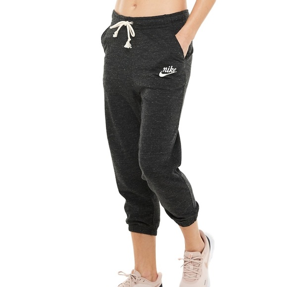 nike sportswear vintage capris